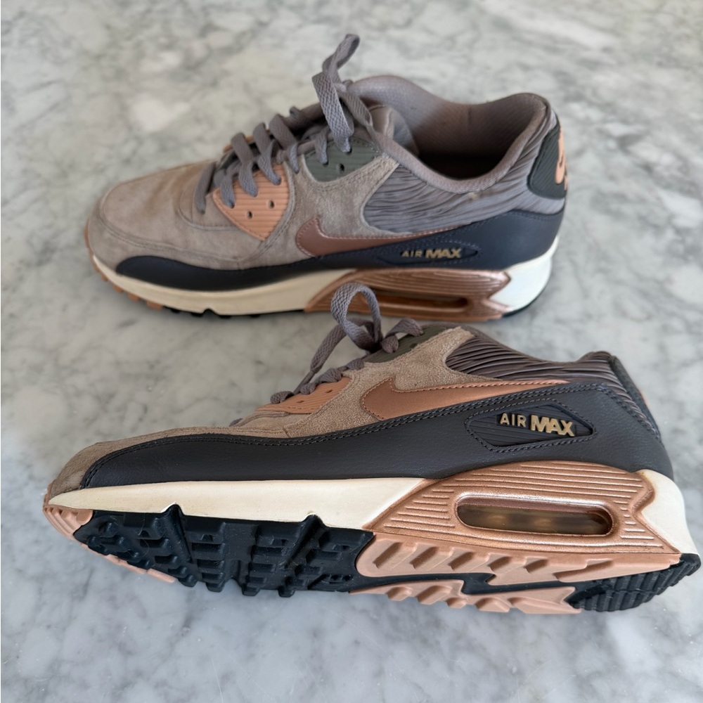 Nike Air Max Women’s Sneakers - Tan and Black